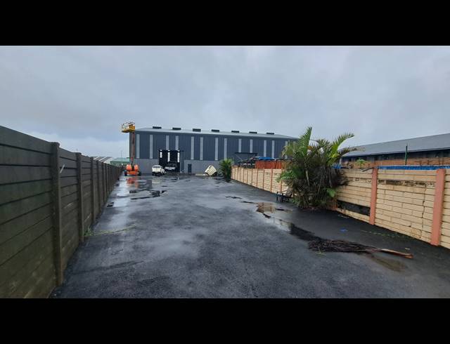 1,150M² WAREHOUSE TO LET IN ALTON